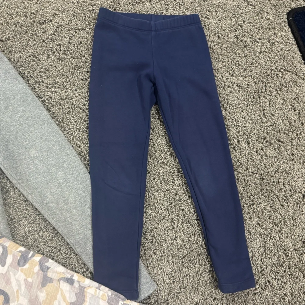 Bundle of 3 pairs of girls pants- fleece lined Leggings and joggers, size 5